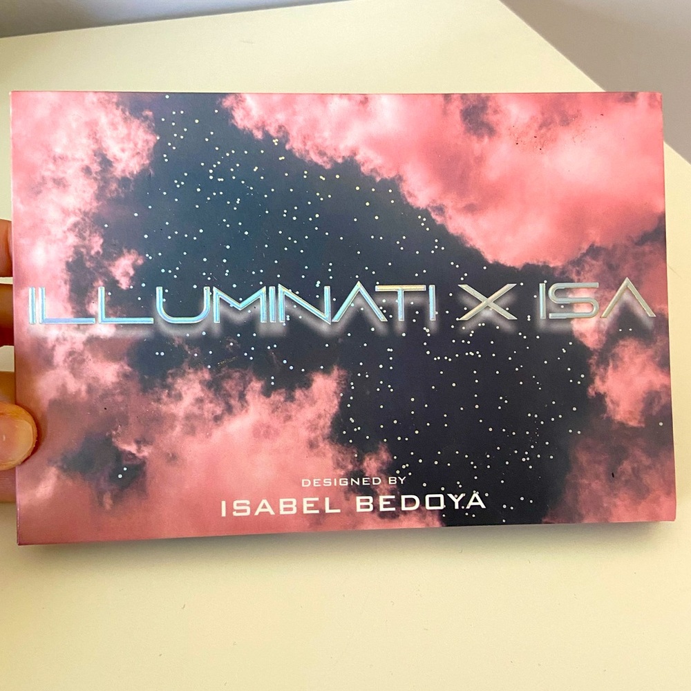 Illuminati X Isabel Bedoya eyeshadow palette 🎨